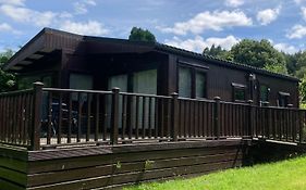 Lakeside Retreat - Lodge 2F Caer Beris Holiday Park - No Commercial Vehicles Allowed On Site